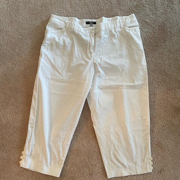 COUNTERPARTS White Capri Crop Pants Flat Front Stretch Button Accent Women's 18W - Picture 1 of 10
